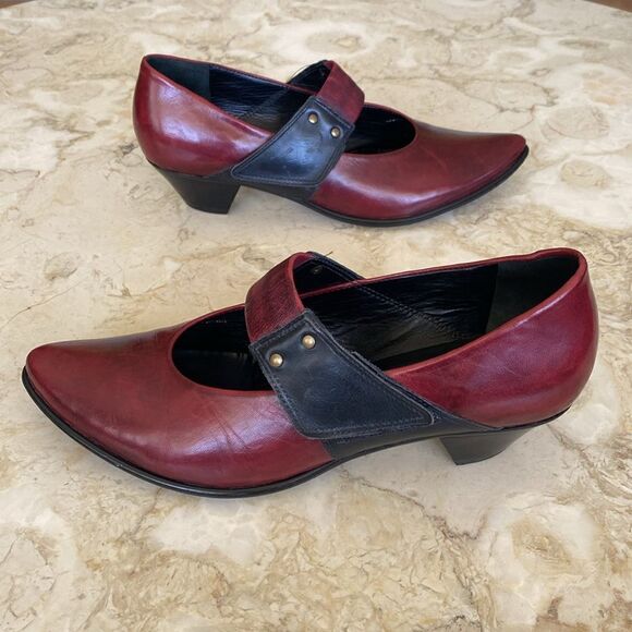 Everybody by BZ Moda Retro Leather Pumps - Picture 4 of 14